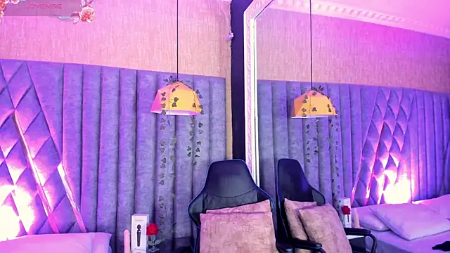 Snapshot of SkylerBloomm chatting on July 8, 2026, 8:31 pm SkylerBloomm online show from July 8, 2026, 8:31 pm