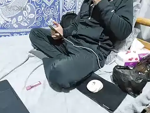 yazinyazin1 online show from February 7, 2026, 7:55 pm