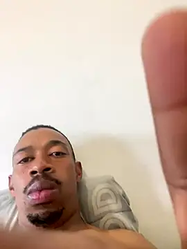 Snapshot of fitsexyman chatting on December 4, 2025, 4:33 am fitsexyman online show from December 4, 2025, 4:33 am