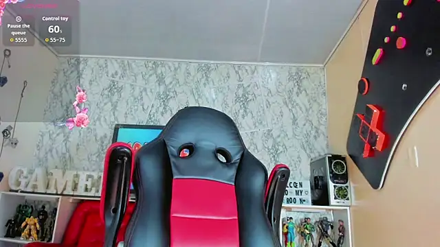 Snapshot of Candy_Walker_ chatting on October 13, 2025, 7:15 pm Candy Walker online show from October 13, 2025, 7:15 pm