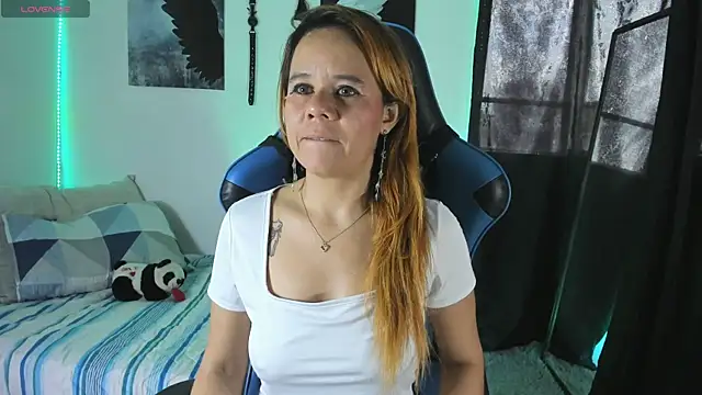 agatha walter  online show from October 23, 2025, 5:33 pm