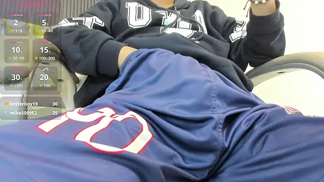 Snapshot of SantiagoRusso18 chatting on November 17, 2025, 1:37 pm SantiagoRusso18 online show from November 17, 2025, 1:37 pm