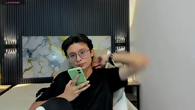 Snapshot of SantiagoRusso18 chatting on November 26, 2025, 2:33 am SantiagoRusso18 online show from November 26, 2025, 2:33 am