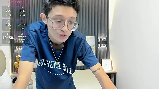 Snapshot of SantiagoRusso18 chatting on October 12, 2025, 1:12 pm SantiagoRusso18 online show from October 12, 2025, 1:12 pm