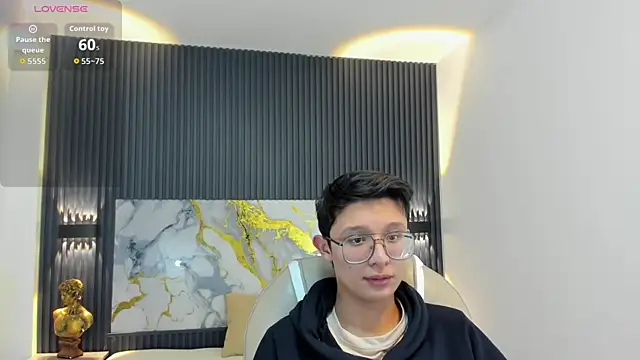 Snapshot of SantiagoRusso18 chatting on October 13, 2025, 1:02 pm SantiagoRusso18 online show from October 13, 2025, 1:02 pm