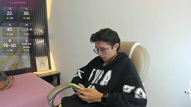 Snapshot of SantiagoRusso18 chatting on November 8, 2025, 2:09 pm SantiagoRusso18 online show from November 8, 2025, 2:09 pm