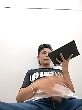 SantiagoRusso18 online show from January 13, 2026, 9:52 pm