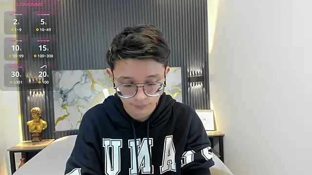 Snapshot of SantiagoRusso18 chatting on October 9, 2025, 1:11 pm SantiagoRusso18 online show from October 9, 2025, 1:11 pm