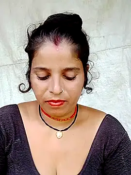 Manvi tyagi online show from September 18, 2025, 6:38 am