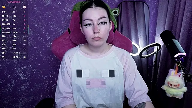 MargarettRose online show from June 10, 2026, 4:35 am