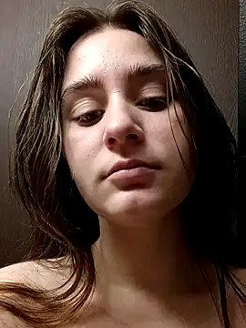 freakylittlebitch69 online show from October 8, 2025, 3:13 pm