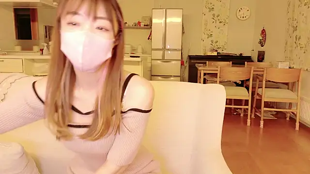 Snapshot of SUZU_1201 chatting on October 26, 2025, 8:37 am SUZU 1201 online show from October 26, 2025, 8:37 am