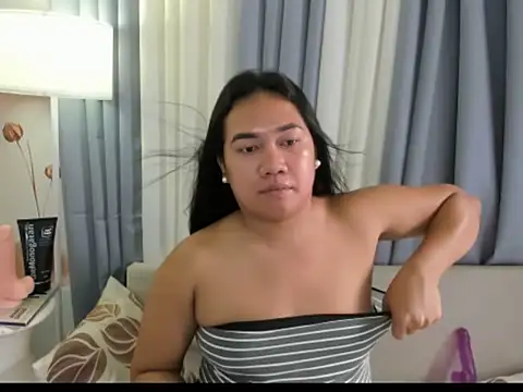 TsUncutKaren online show from November 18, 2025, 4:49 am