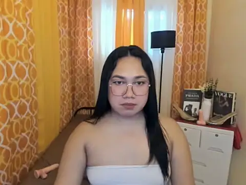 TsUncutKaren online show from May 5, 2026, 4:59 am