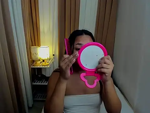 TsUncutKaren online show from November 3, 2025, 5:27 pm