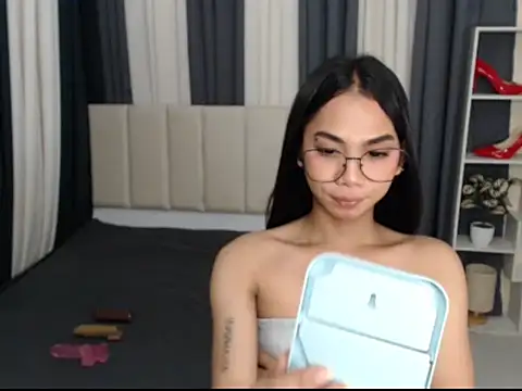 PetiteAsianYuki online show from October 28, 2025, 6:12 am