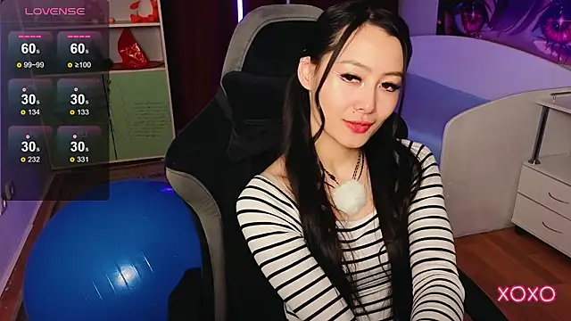 Milly  Foxy online show from February 22, 2026, 12:40 pm