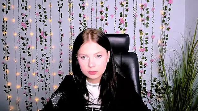 renata sweety online show from September 9, 2025, 6:01 am