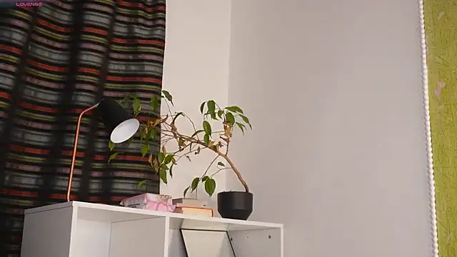 ttragedienne online show from November 4, 2025, 1:53 am