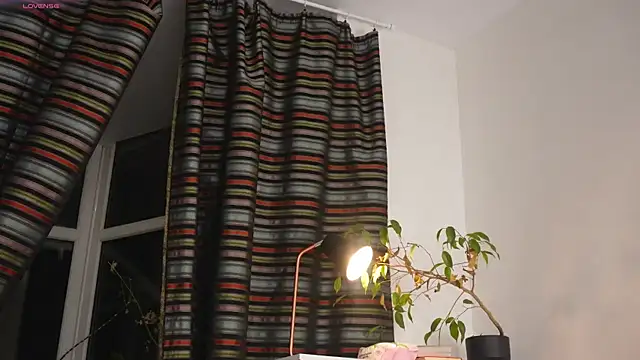 ttragedienne online show from November 9, 2025, 2:04 am