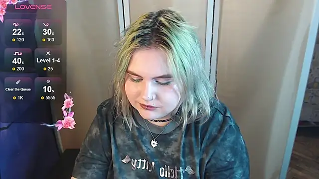 Snapshot of Alice_Bunny666 chatting on October 12, 2025, 9:05 pm Alice Bunny666 online show from October 12, 2025, 9:05 pm