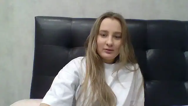 Karyllia online show from October 6, 2025, 4:30 pm
