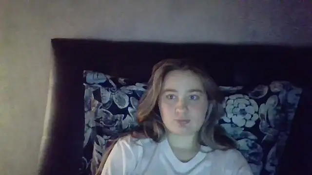 Karyllia online show from October 5, 2025, 10:22 pm