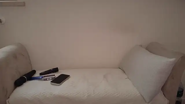 Petite36 online show from May 6, 2026, 7:34 am