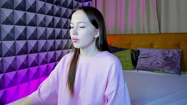 Maria Solis online show from October 19, 2025, 11:18 pm