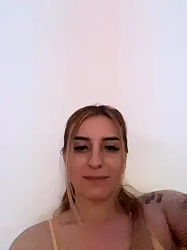 Snapshot of Ella_Vee chatting on November 11, 2025, 3:51 pm Ella Vee online show from November 11, 2025, 3:51 pm