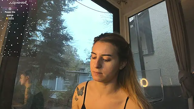 Snapshot of Ella_Vee chatting on November 28, 2025, 6:35 am Ella Vee online show from November 28, 2025, 6:35 am