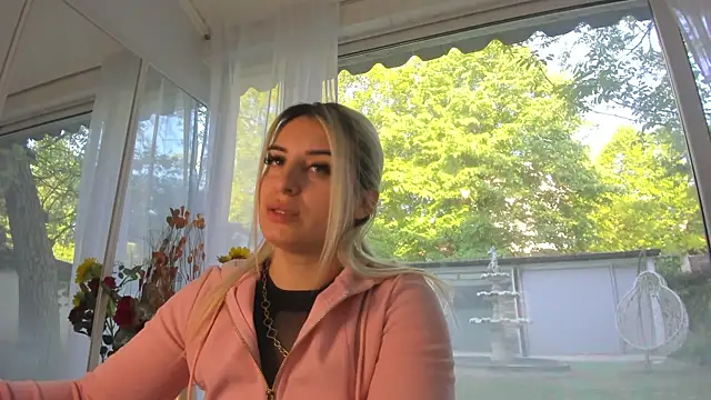 Ella Vee online show from May 4, 2026, 5:11 am