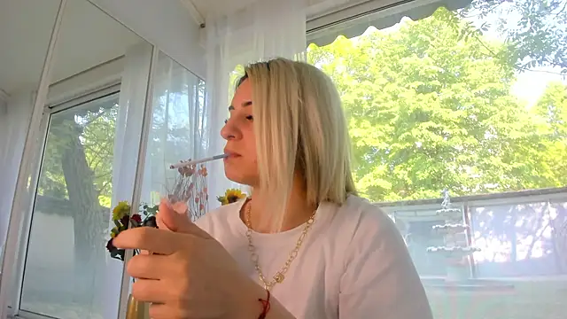 Ella Vee online show from May 5, 2026, 6:38 am