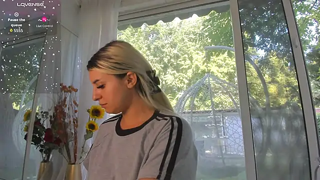 Snapshot of Ella_Vee chatting on June 27, 2026, 6:41 am Ella Vee online show from June 27, 2026, 6:41 am