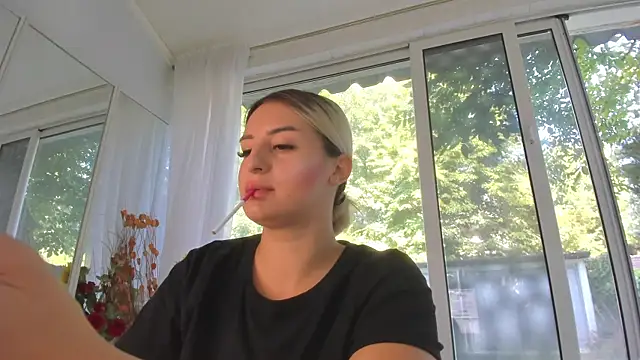 Snapshot of Ella_Vee chatting on July 17, 2026, 6:32 am Ella Vee online show from July 17, 2026, 6:32 am