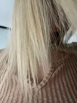 Snapshot of Ella_Vee chatting on November 10, 2025, 8:41 am Ella Vee online show from November 10, 2025, 8:41 am