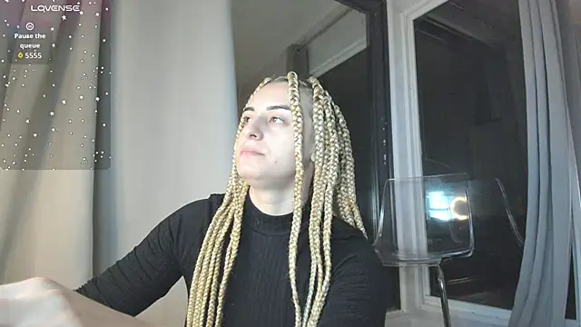 Snapshot of Ella_Vee chatting on October 24, 2025, 2:54 am Ella Vee online show from October 24, 2025, 2:54 am