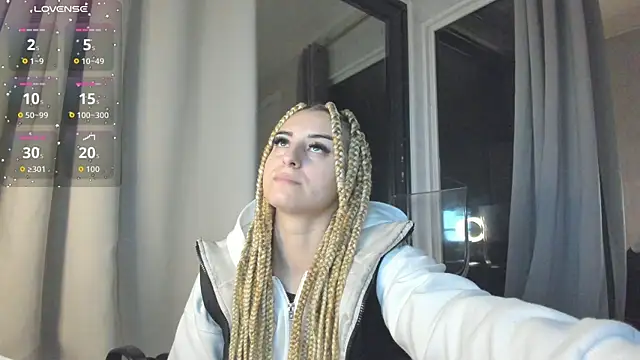 Snapshot of Ella_Vee chatting on October 25, 2025, 3:06 am Ella Vee online show from October 25, 2025, 3:06 am