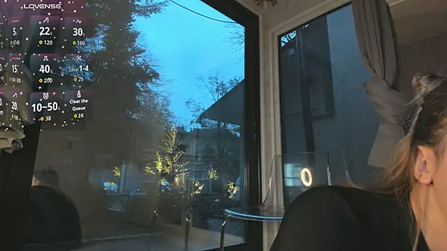 Snapshot of Ella_Vee chatting on December 5, 2025, 5:39 am Ella Vee online show from December 5, 2025, 5:39 am