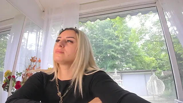 Ella Vee online show from May 8, 2026, 4:49 am