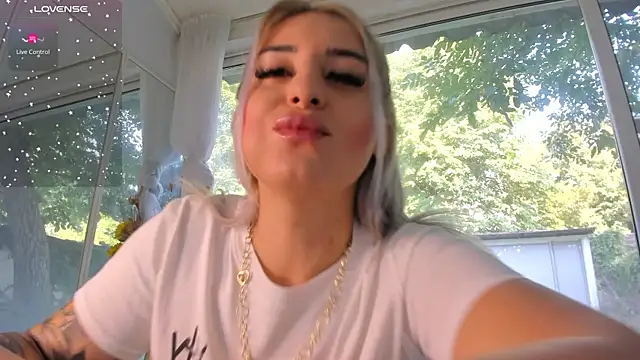 Snapshot of Ella_Vee chatting on August 8, 2026, 6:31 am Ella Vee online show from August 8, 2026, 6:31 am