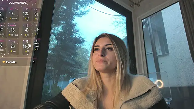 Snapshot of Ella_Vee chatting on November 16, 2025, 6:07 am Ella Vee online show from November 16, 2025, 6:07 am