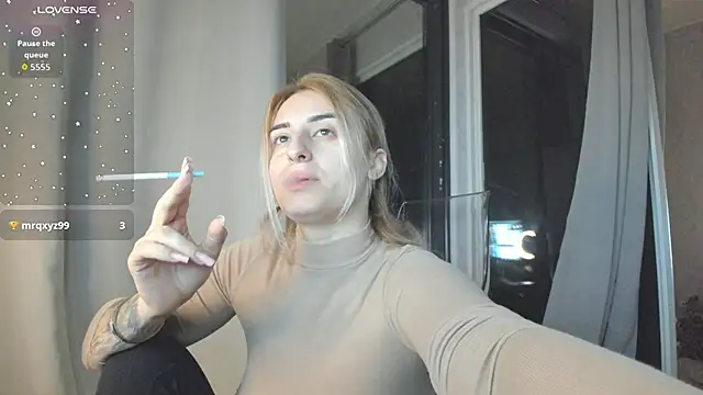 Snapshot of Ella_Vee chatting on October 17, 2025, 2:48 am Ella Vee online show from October 17, 2025, 2:48 am