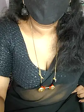 Snapshot of luci-queen chatting on May 23, 2026, 7:29 am luci-queen online show from May 23, 2026, 7:29 am