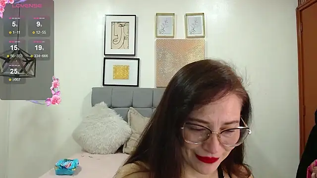 Snapshot of _naomi_s chatting on May 19, 2026, 1:40 pm naomi s online show from May 19, 2026, 1:40 pm