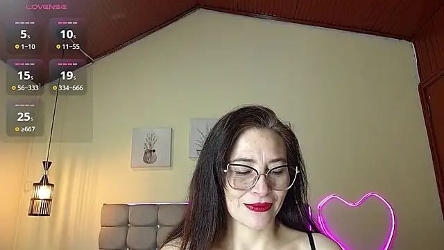 Snapshot of _naomi_s chatting on July 7, 2026, 1:36 pm naomi s online show from July 7, 2026, 1:36 pm