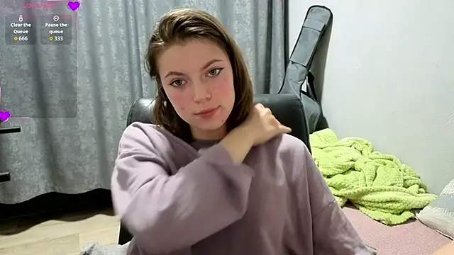 CutieAnny online show from June 14, 2026, 9:49 pm