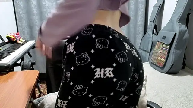 CutieAnny online show from May 6, 2026, 9:08 pm