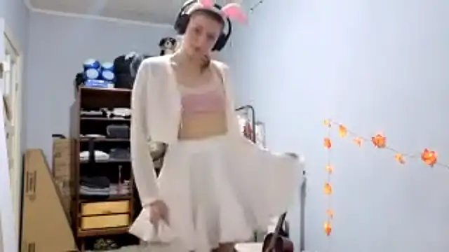 CutieAnny online show from October 13, 2025, 4:30 pm