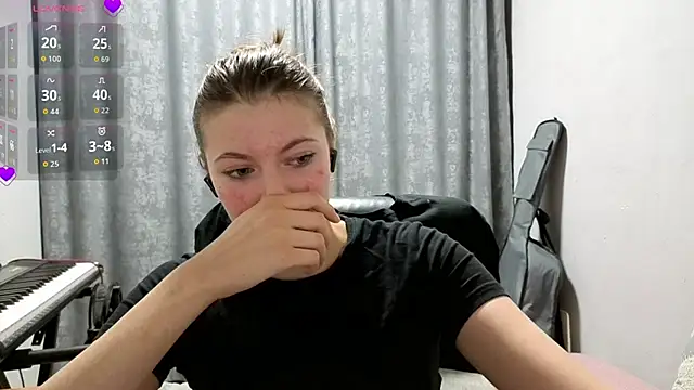 CutieAnny online show from June 22, 2026, 9:45 pm